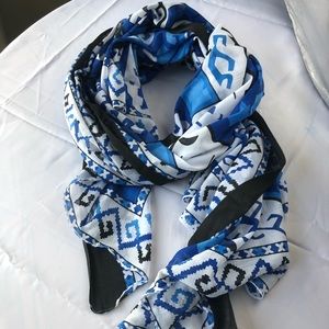 NWOT scarf